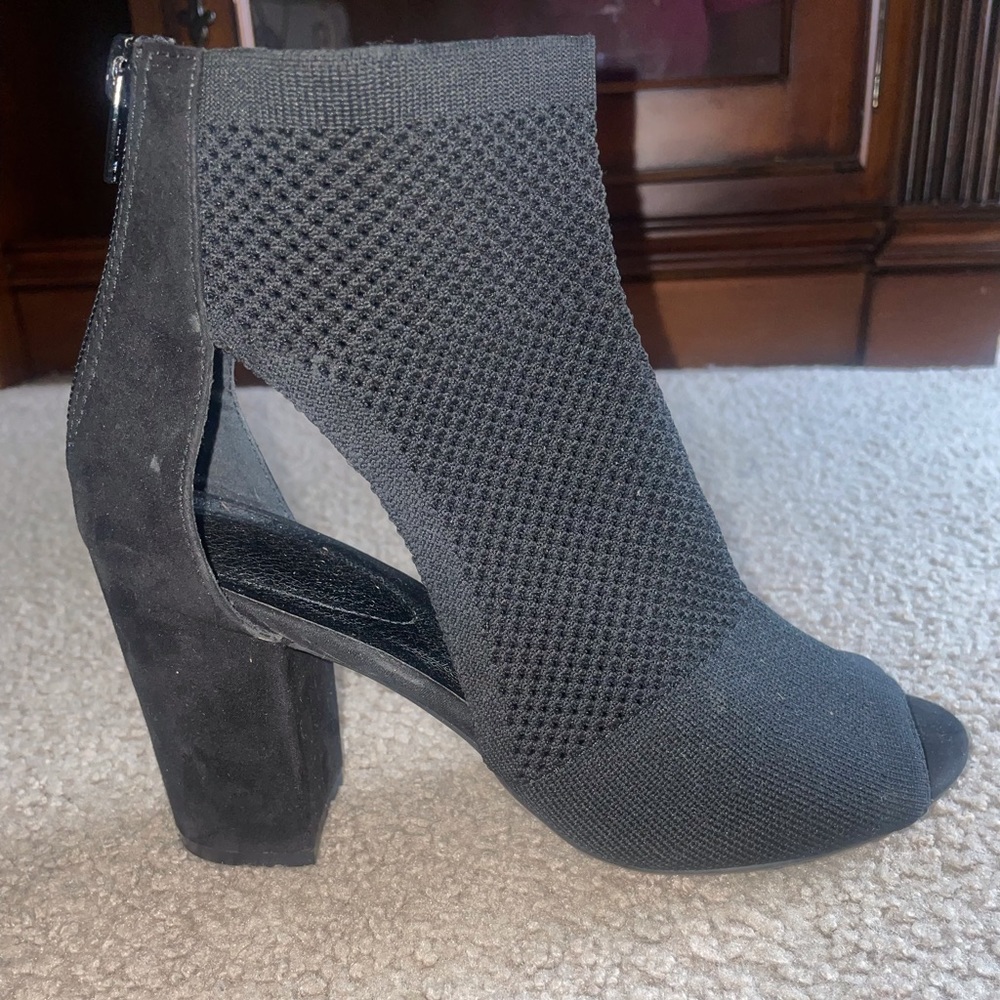 Women’s stretchy peep toe heels